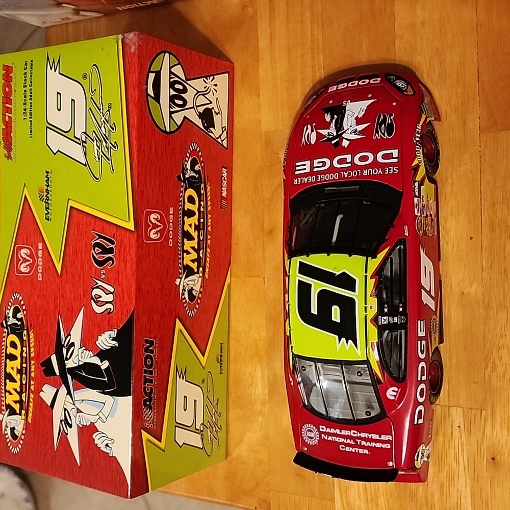 Jeremy Mayfield #19 Mad Racing Spy vs Spy diecast 1:24 Adult Collectible